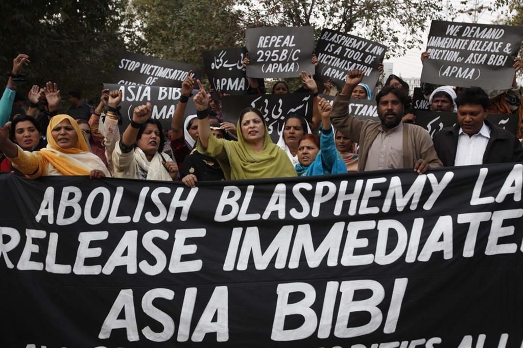 Un corteo a Lahore in Pakistan per la liberazione di Asia Bibi nel 2017: venne liberata l’anno successivo dopo 3.421 giorni di cella