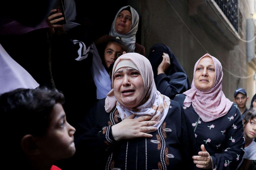 I funerali di quattro cugini adolescenti uccisi durante i combattimenti di questi giorni nel nord della Striscia di Gaza