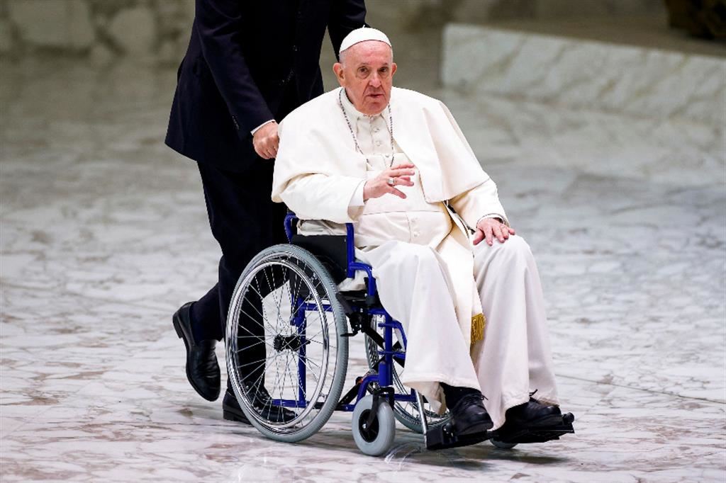 Il Papa nel giorno del suo 86° compleanno aveva ricordato «si governa con la testa non con il ginocchio»