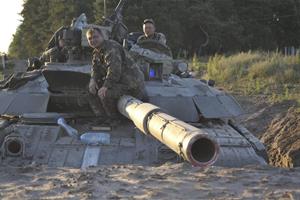 Sulle armi pesanti all'Ucraina, Scholz frena