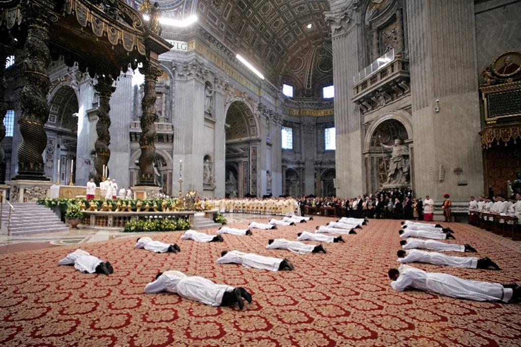 Il Papa: no a preti protagonisti e laici esecutori
