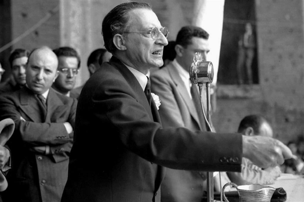 Un comizio di Alcide De Gasperi durante la campagna elettorale per le politiche del 18 aprile 1948
