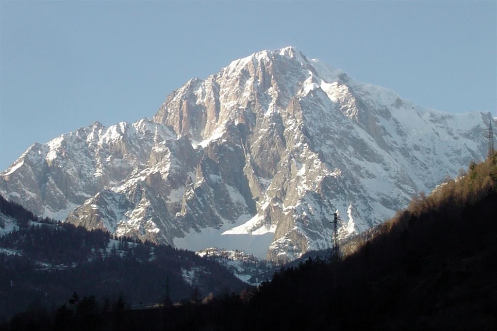 Il Monte Bianco: per salire dal versante francese si dovrà versare una cauzione di 15mila euro