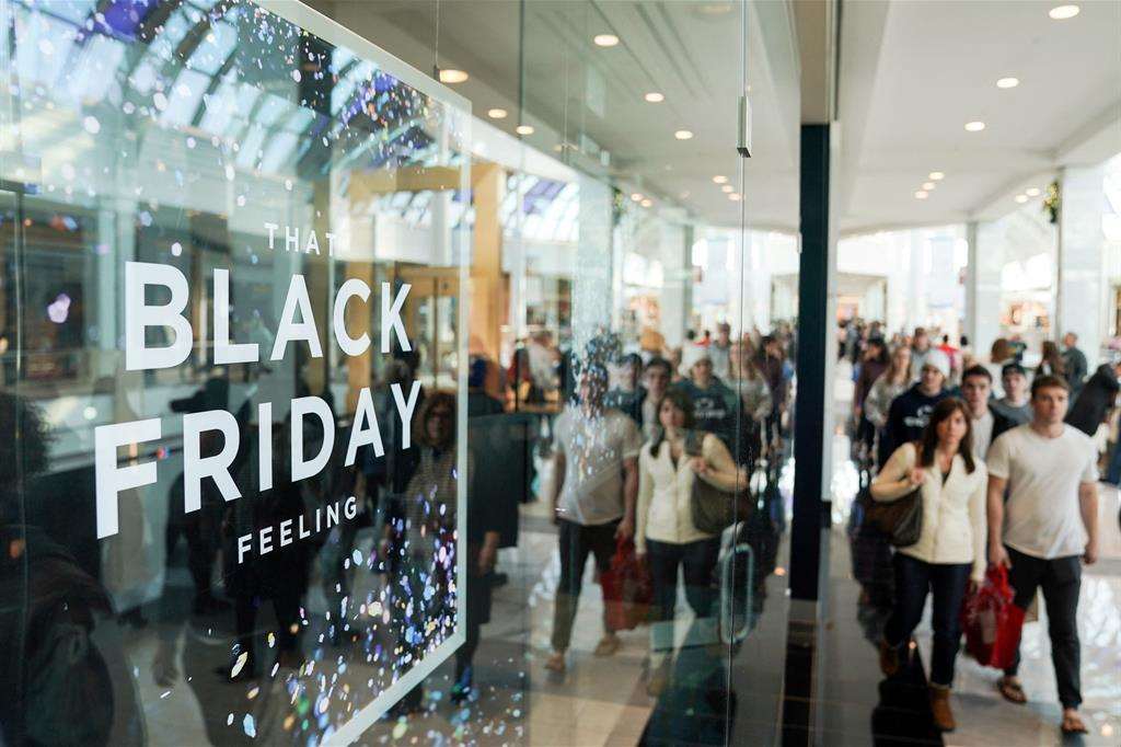 Il 64% dei clienti crede che i marchi gonfino i prezzi prima del Black Friday, in modo che i consumatori possano pensare di aver fatto un affare migliore