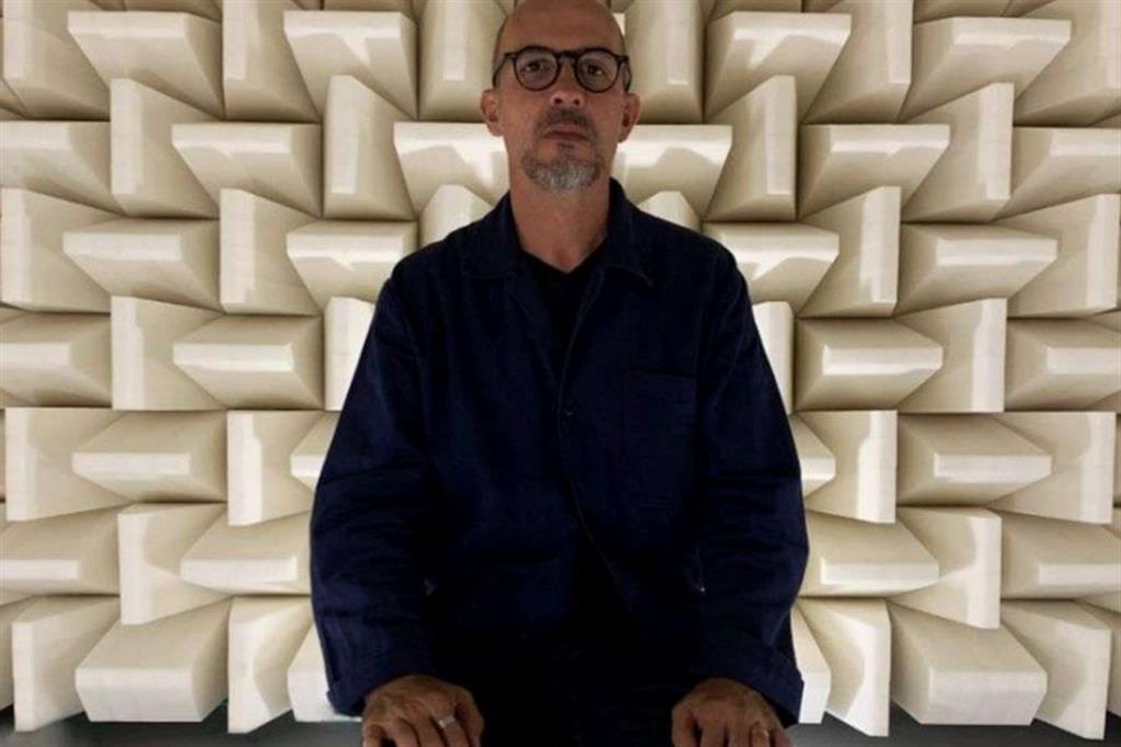 Il musicista e architetto milanese Lorenzo Palmeri: il suo nuovo album s'intitola “4 (Crediti cosmici dance floor)”