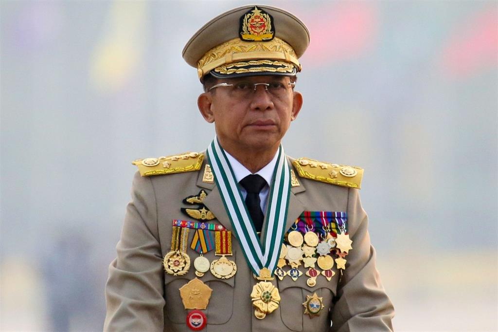 Il generale Min Aung Hlaing, capo della giunta militare golpista che governa Myanmar
