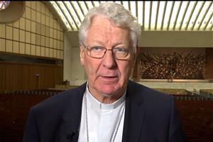 Decisione choc del vescovo Van Looy: «Rinuncio al cardinalato». Il Papa accetta