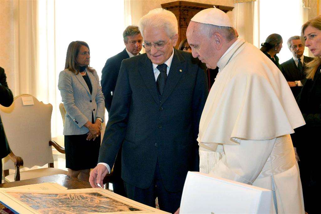  Gli auguri al Papa. Mattarella: grazie per i suoi sforzi di pace