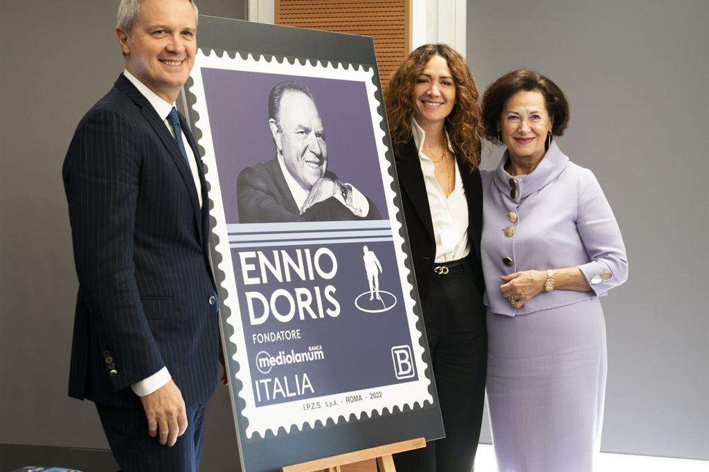 La moglie e i figli di Ennio Doris presentano la Fondazione e il francobollo dedicato al fondatore di Banca Mediolanum