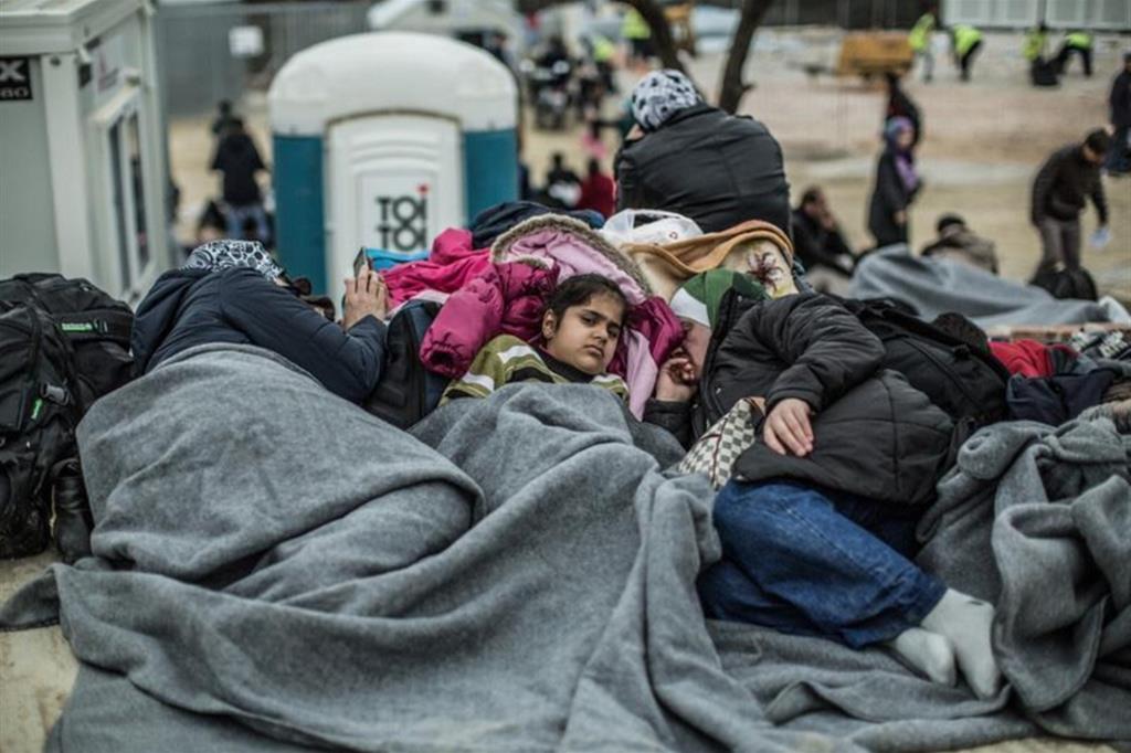 Migranti, da anni in fuga, sospesi in un limbo di povertà e soprusi tra Turchia ed Europa