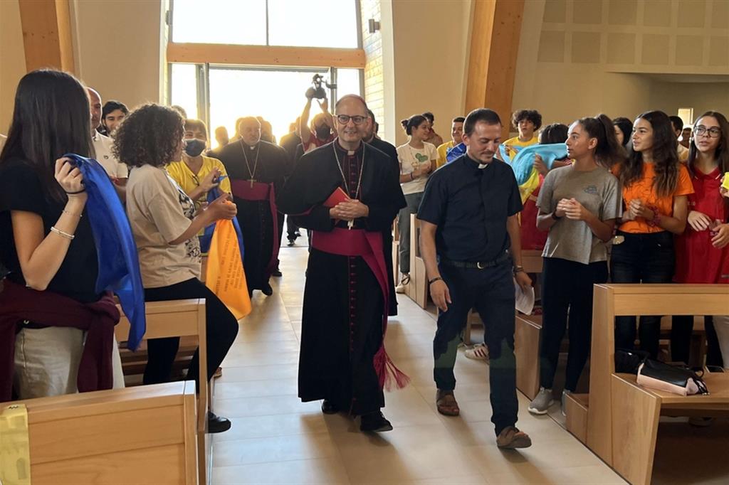 L'arcivescovo Maffeis incontra i giovani nella giornata del suo ingresso a Perugia