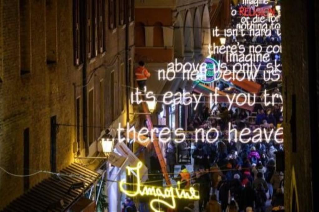 Bologna "immagina" un Natale senza religione