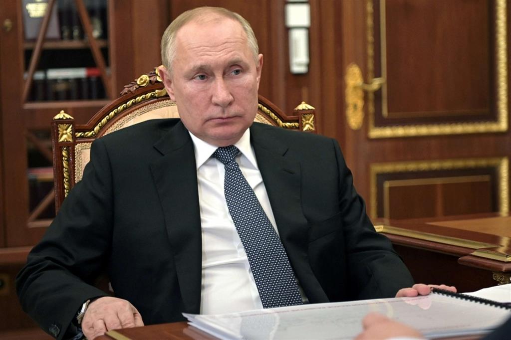 Perché Putin vuol farsi pagare il gas in rubli?