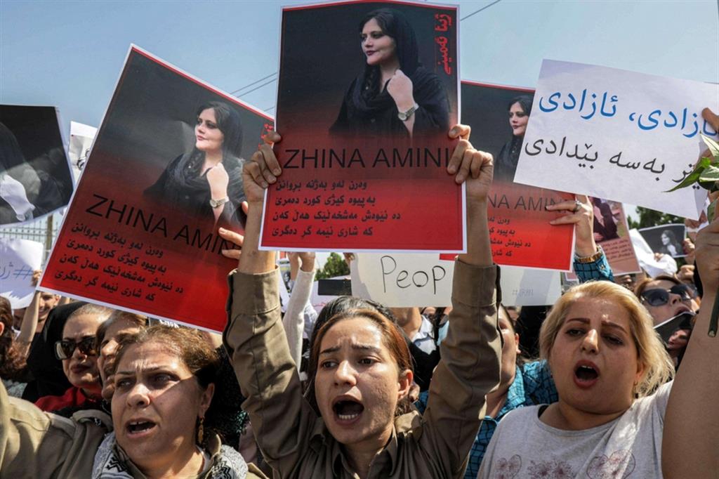Dopo la morte di Mahsa Amini, ancora proteste. Oltre 1000 persone arrestate