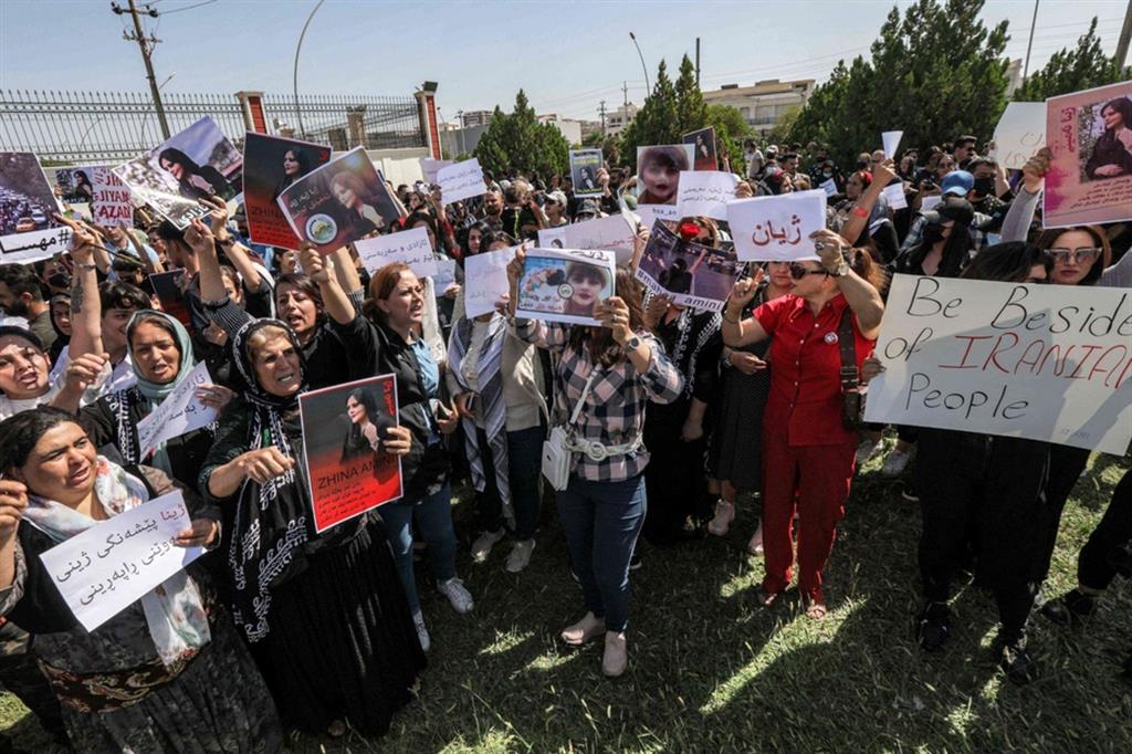 Dopo la morte di Mahsa Amini, ancora proteste. Oltre 1000 persone arrestate