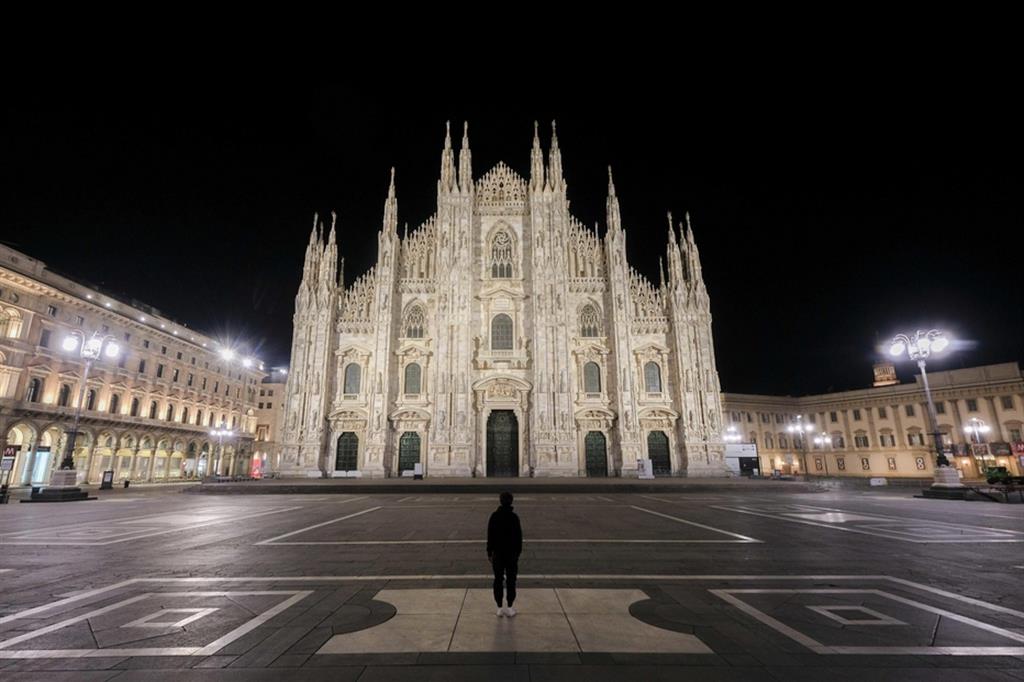 Piazza Duomo a Milano durante il lockdown del marzo 2020
