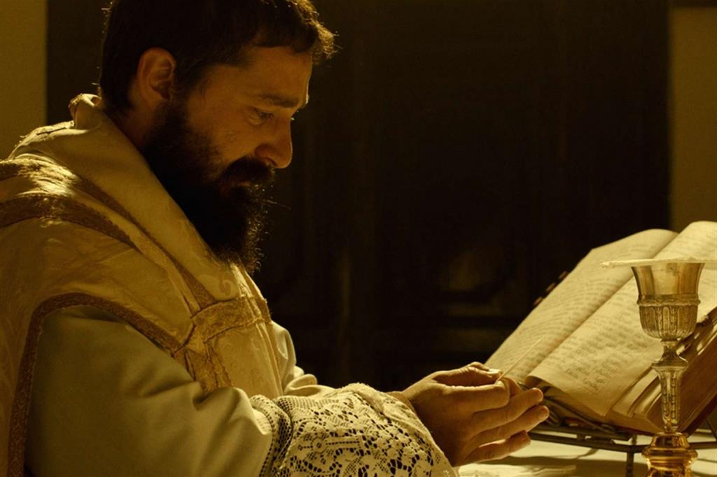 Shia Labeouf, interpreta Padre Pio nel film diretto da Abel Ferrara