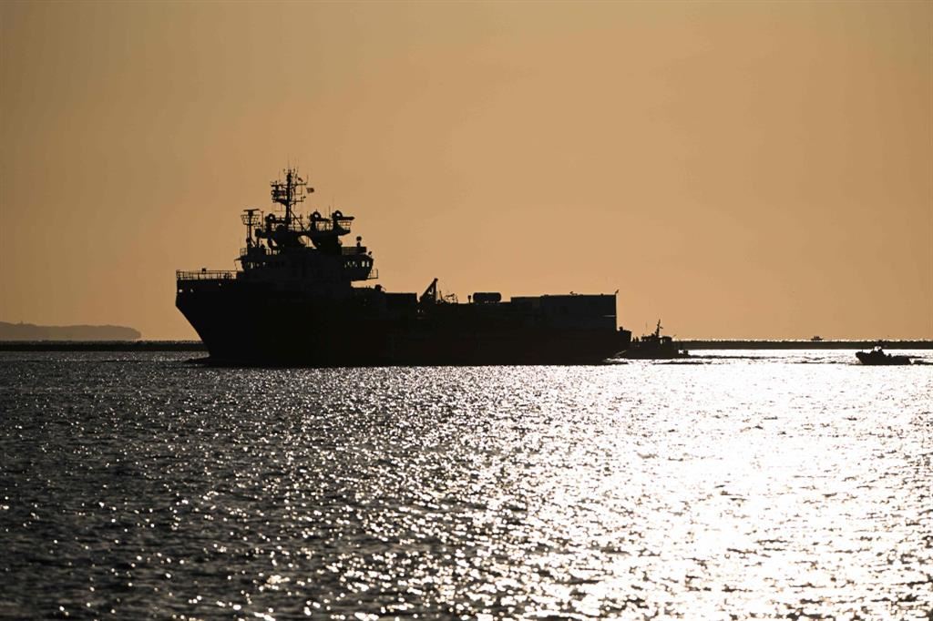 La nave Ocean Viking arriva a Tolone, in Francia, con il suo carico di migranti