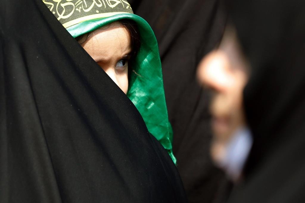 In Iran il boia impicca la sposa bambina