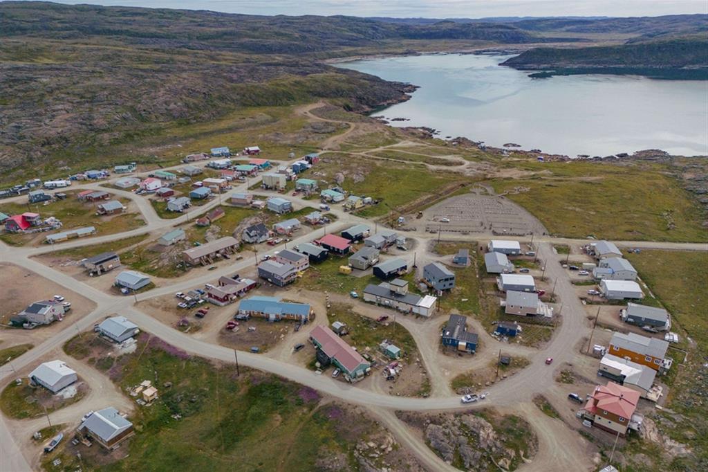 Una comunità Inuit a Iqaluit, in Canada