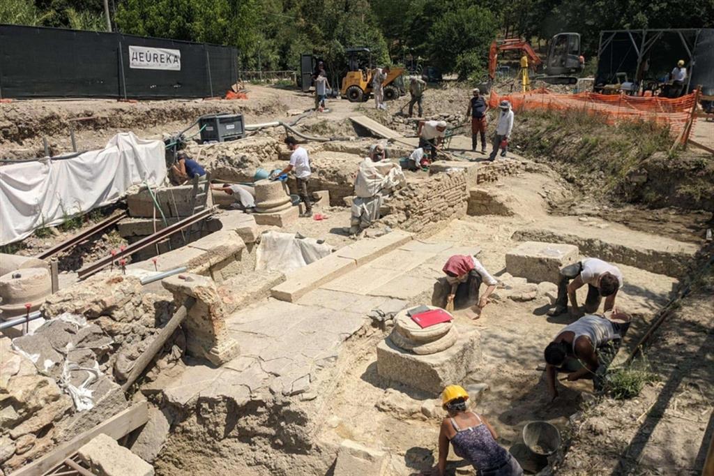 Gli archeologi al lavoro negli scavi di San Casciano ai Bagni (Siena)