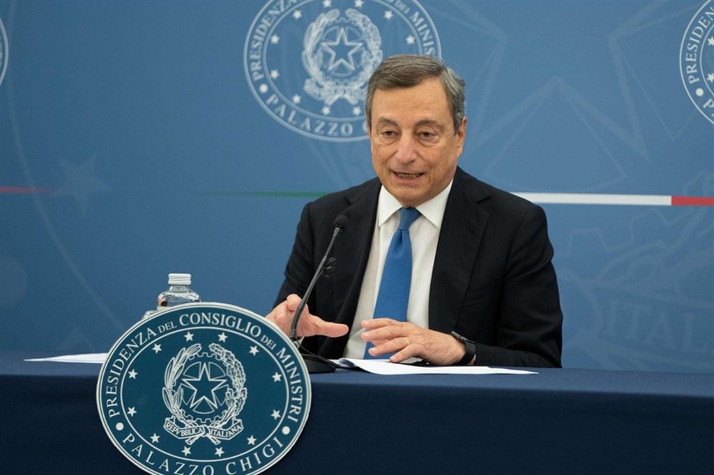 Draghi prepara la visita a Kiev. L'ambasciatore russo: rapporti degradati