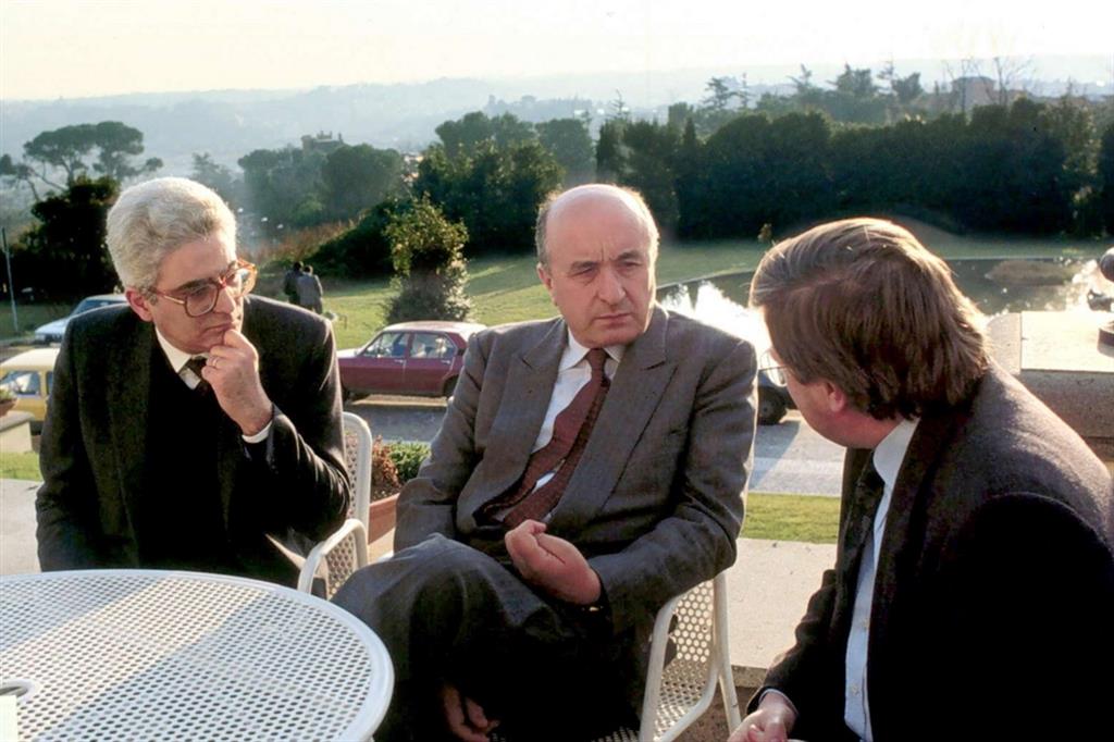 1986 Da sinistra Sergio Mattarella, e Ciriaco De Mita  e Pierluigi Castagnetti