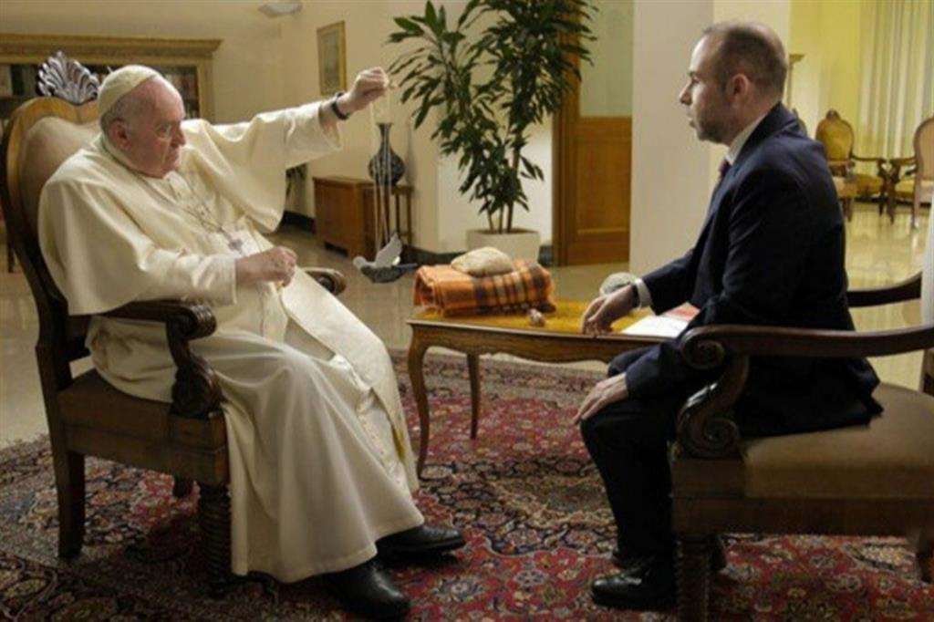 Papa Francesco con il vaticanista di Mediaset, Fabio Marchese Ragona