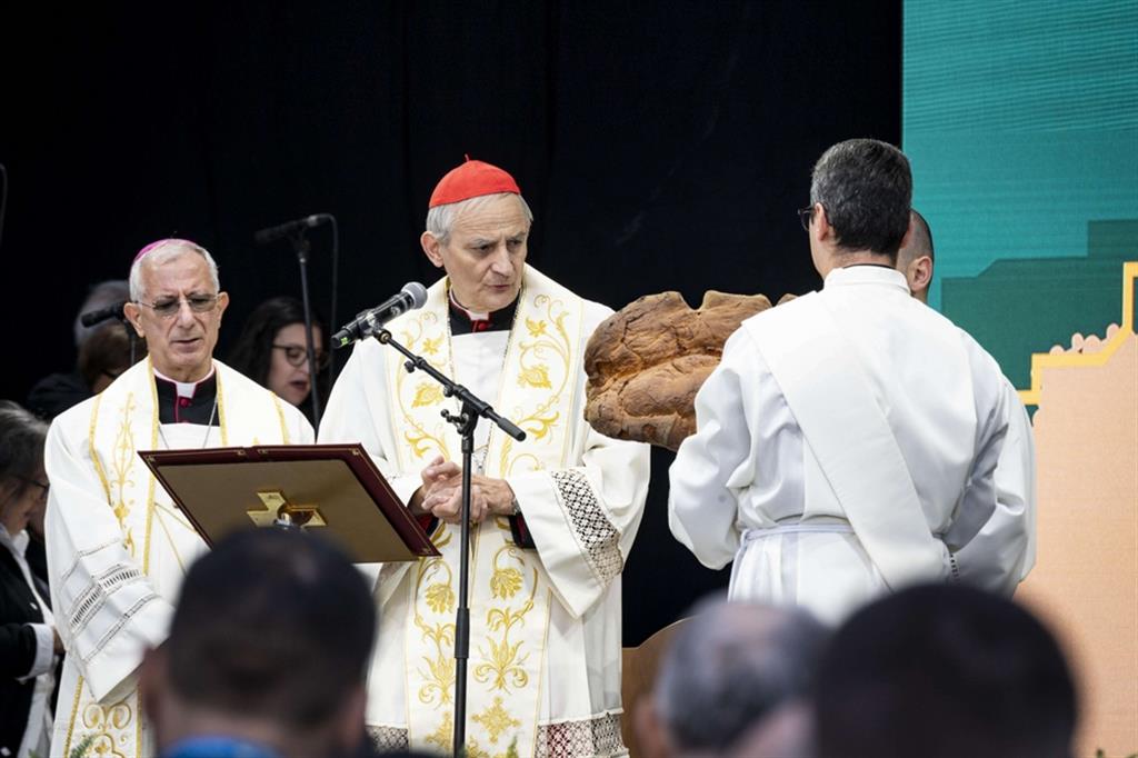 Il cardinale Zuppi ha aperto il Congresso eucaristico a Matera