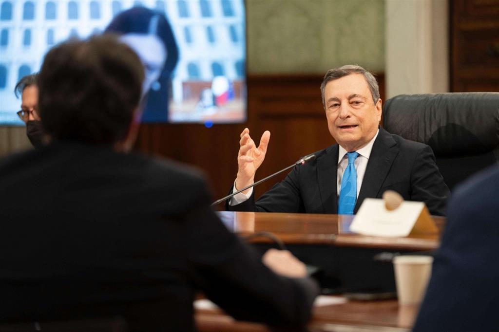 I pugni sul tavolo di Draghi
