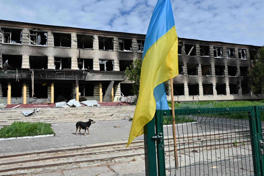 Una scuola distrutta dai bombardamenti russi in Ucraina