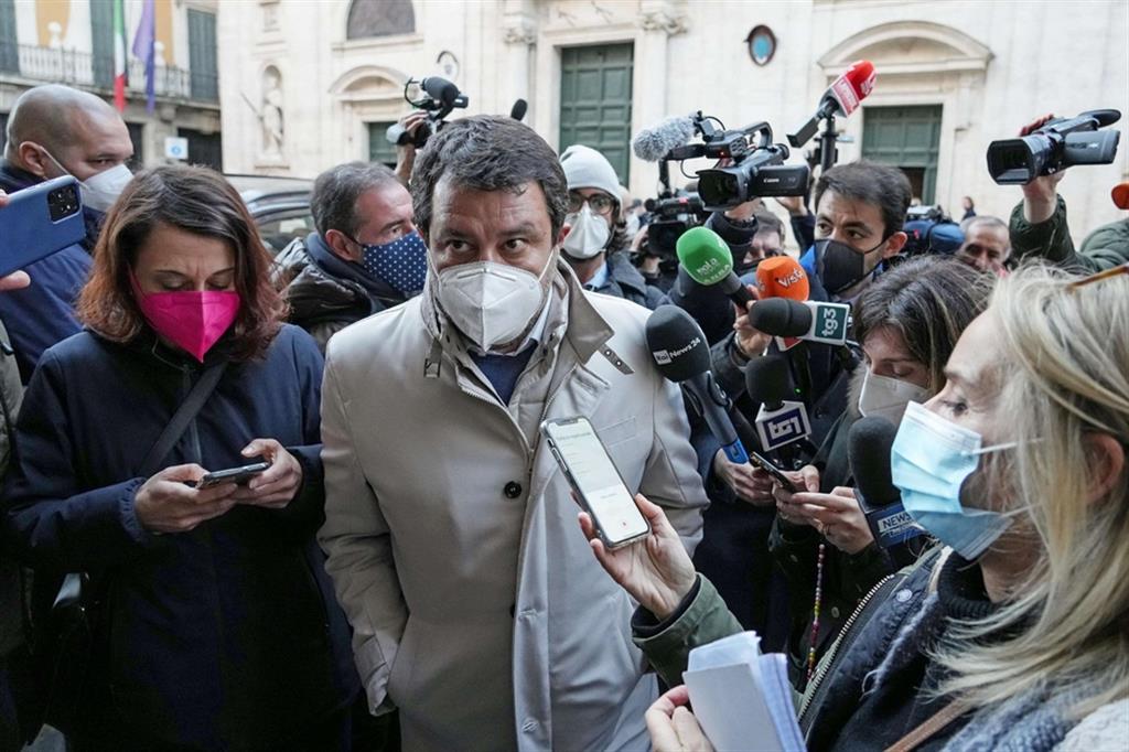 Il segretario della Lega, Matteo Salvini, incontra i giornalisti in piazza San Luigi dei francesi