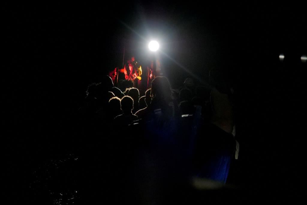 Crisi dei migranti, perché l'Italia non apre i porti ai naufraghi