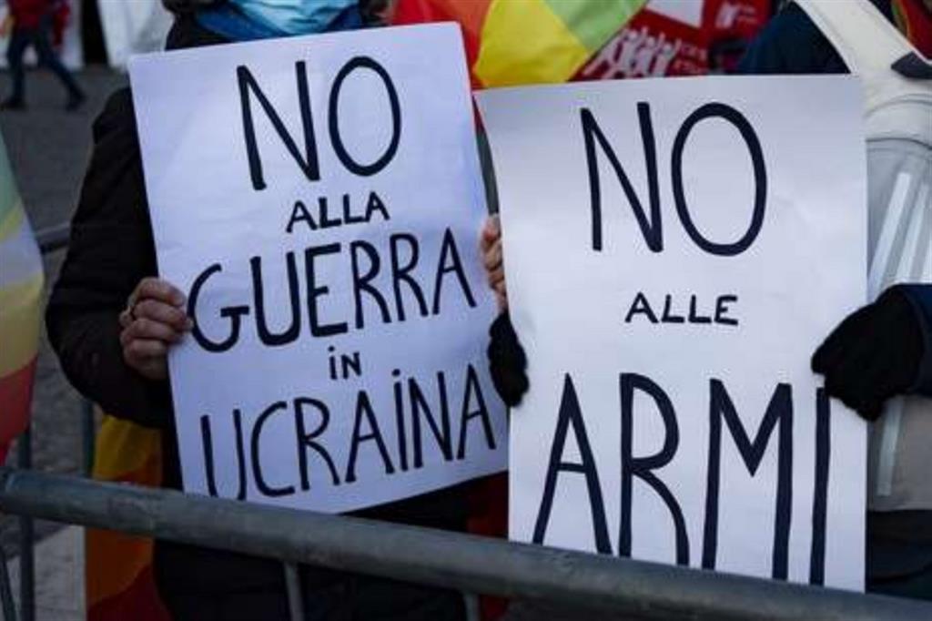 L’Italia è pacifista. No all’invio di armi