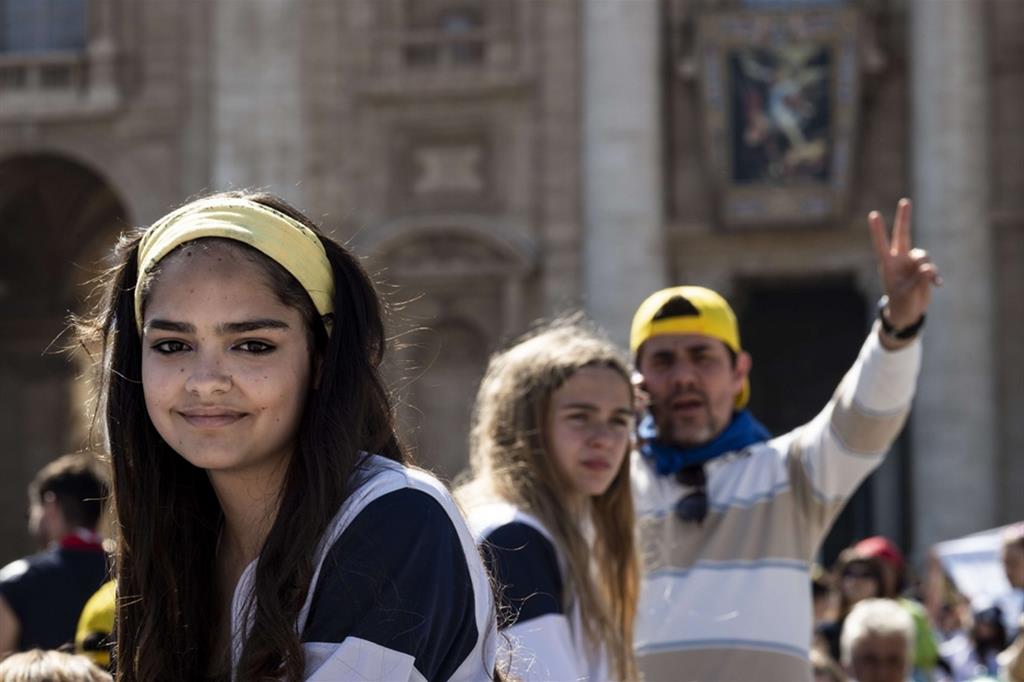 I volti dei giovani in piazza San Pietro con papa Francesco