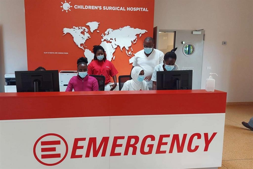 L'accettazione del Centro di chirurgia pediatrica a Entebbe
