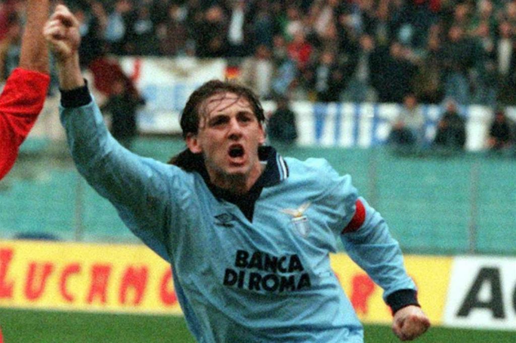 L'ex bomber Beppe Signori, qui con la maglia della Lazio