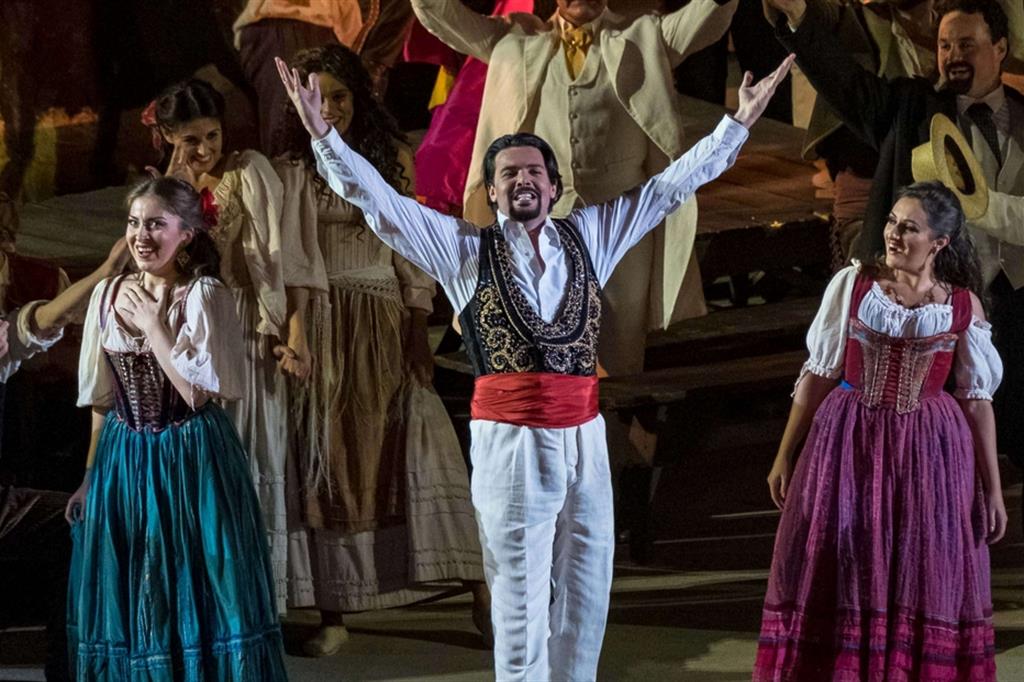 Luca Micheletti interpreta Escamillo in "Carmen" all'Arena di Verona