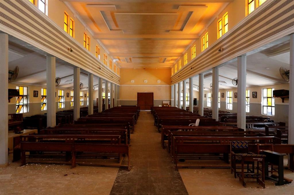 L'interno della chiesa di San Francesco di Owo dov'è avvenuta la strage, nello stato di Ondo, sud-ovest della Nigeria