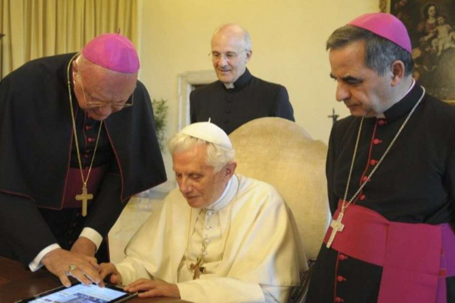 L'account Twitter del Papa, inaugurato da Benedetto XVI, ha già dieci anni
