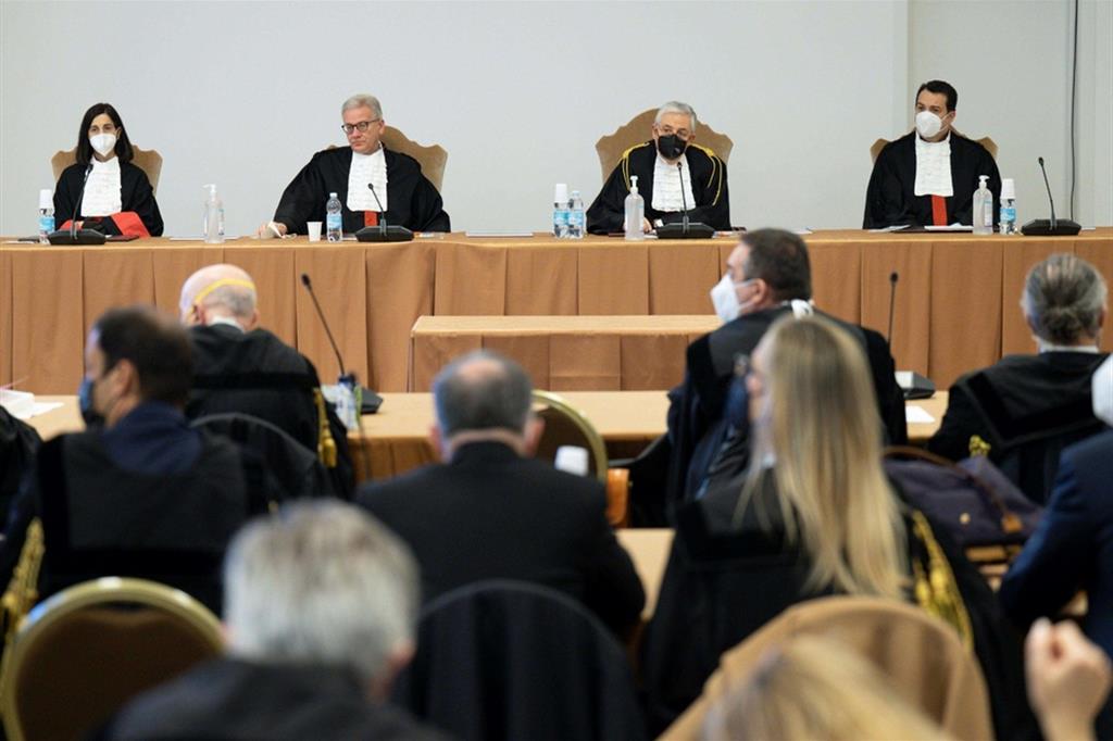 Un momento dell'undicesima udienza del processo in corso in Vaticano, durante la quale monsignor Carlino ha rilasciato una dichiarazione spontanea sulla vicenda del palazzo di Londra