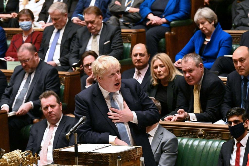 Il premier britannico Boris Johnson durante il suo intervento alla Camera dei Comuni: il capo del governo avrebbe tenuto «comportamenti non giustificabili» secondo il rapporto Gray