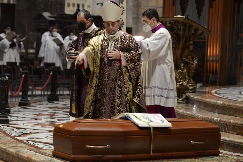 Messa funebre per monsignor Luigi Negri, arcivescovo emerito di Ferrara-Comacchio, celebrata dall'arcivescovo di Milano Mario Delpini