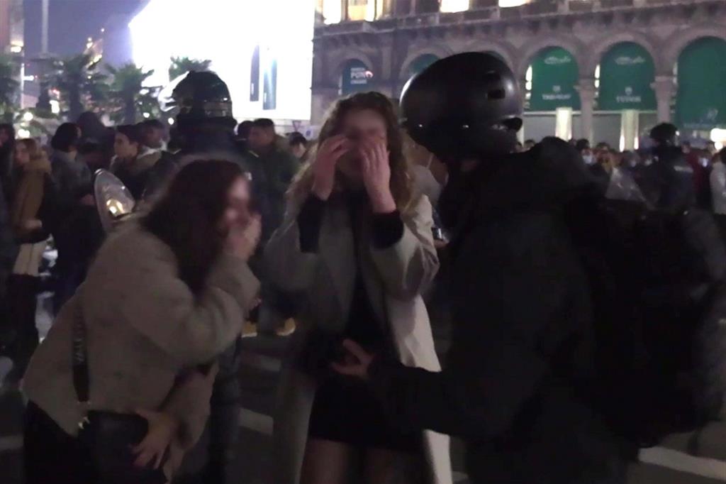 Molestie in piazza Duomo a Milano, 2 fermati tra i 12 indagati