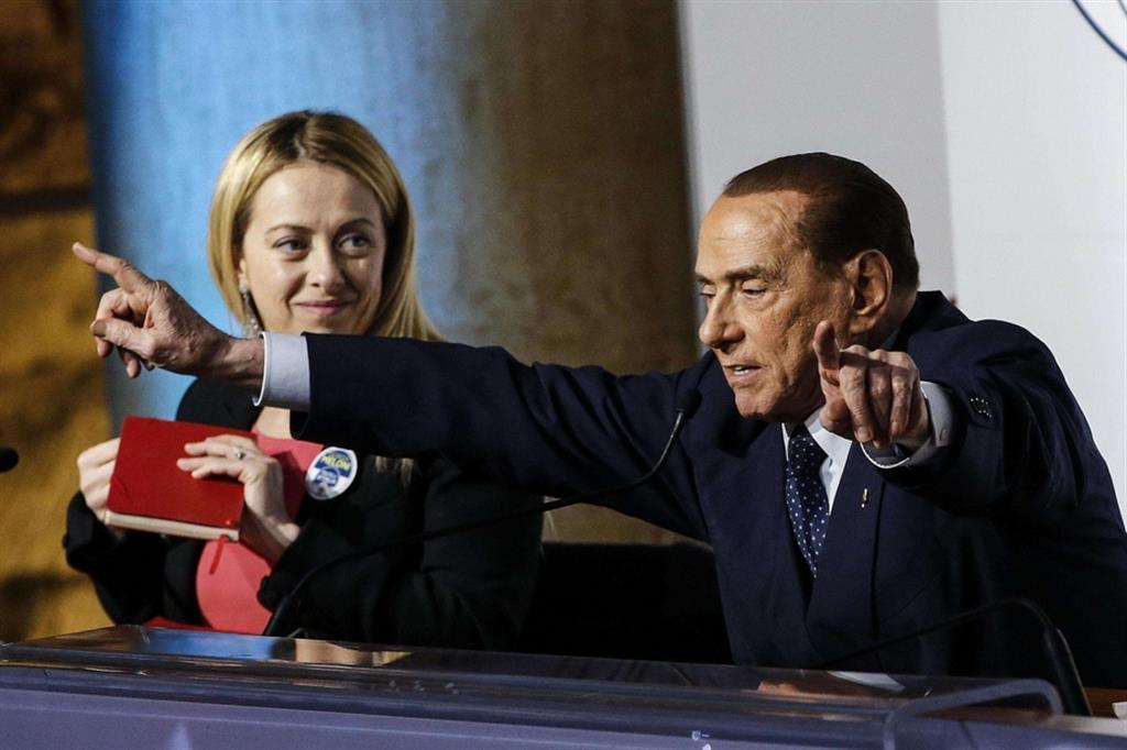 Giorgia Meloni e Silvio Berlusconi durante l’appello finale al voto dei leader di centrodestra nel 2018