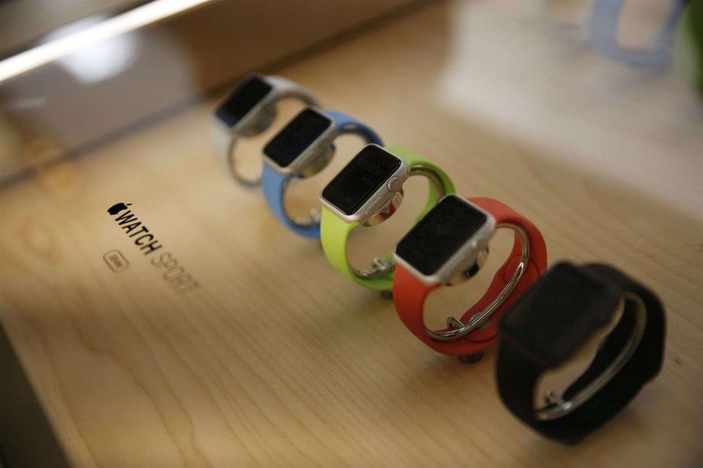 Apple Watch esposti in un negozio di Pechino