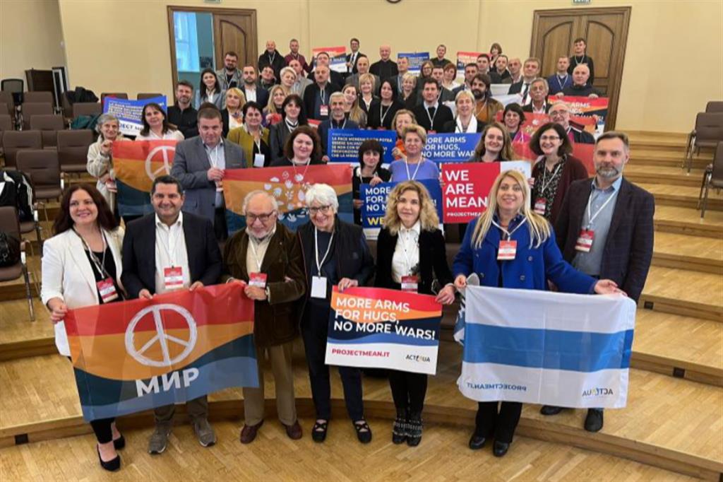 I sindaci italiani e i sindaci ucraini a Leopoli per il forum di "azione non violenta" promosso dai pacifisti del Mean