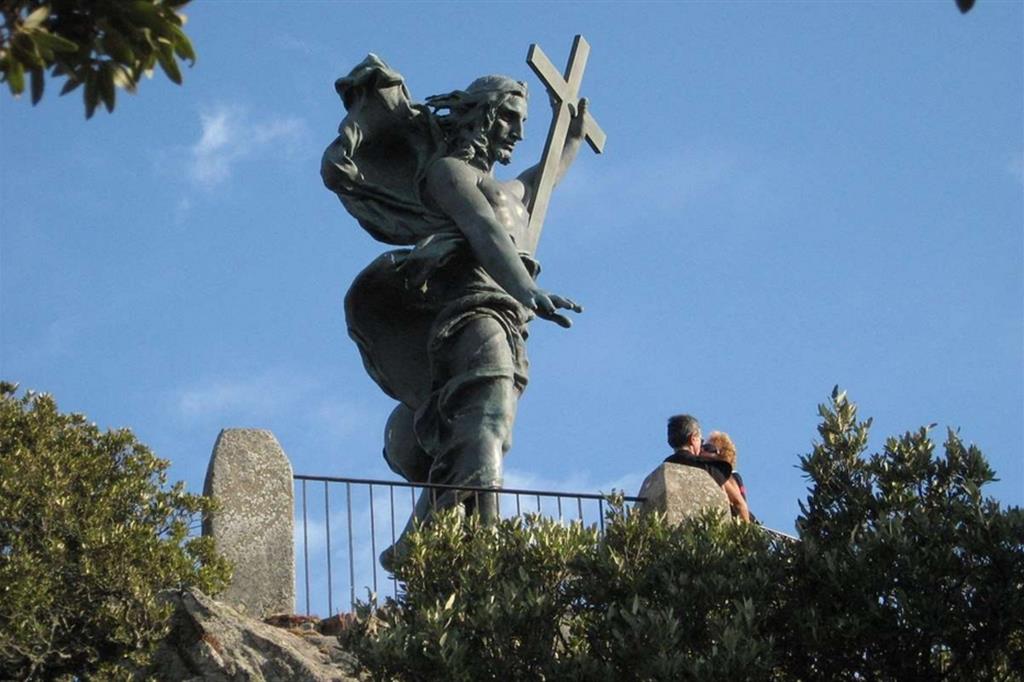 La grande statua del Redentore sul  onte Ortobene, a Nuoro