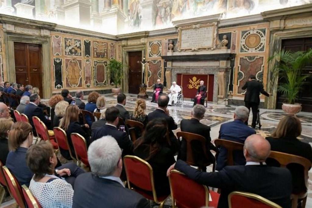 Il Papa: tagli alla sanità sono un oltraggio all’umanità