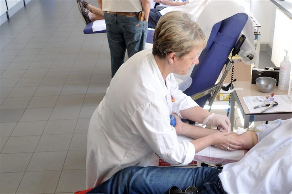 Sangue, le donazioni tornano a crescere dopo 10 anni: «Una risorsa»
